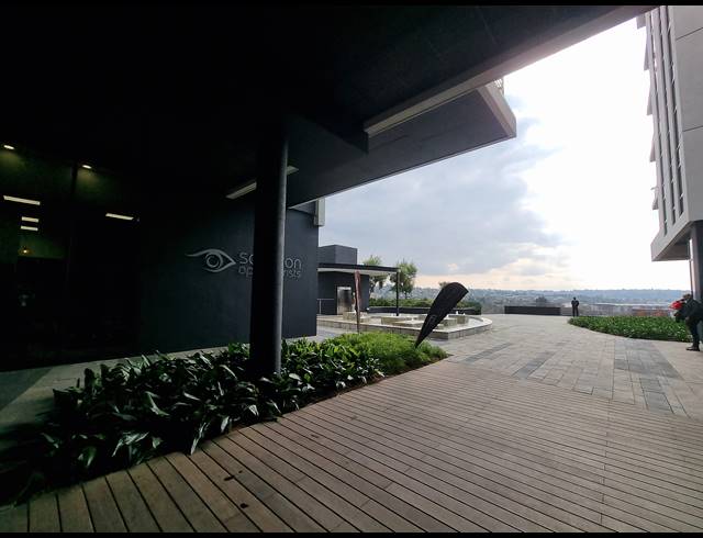 1,151M² OFFICE TO LET IN GLENADRIENNE